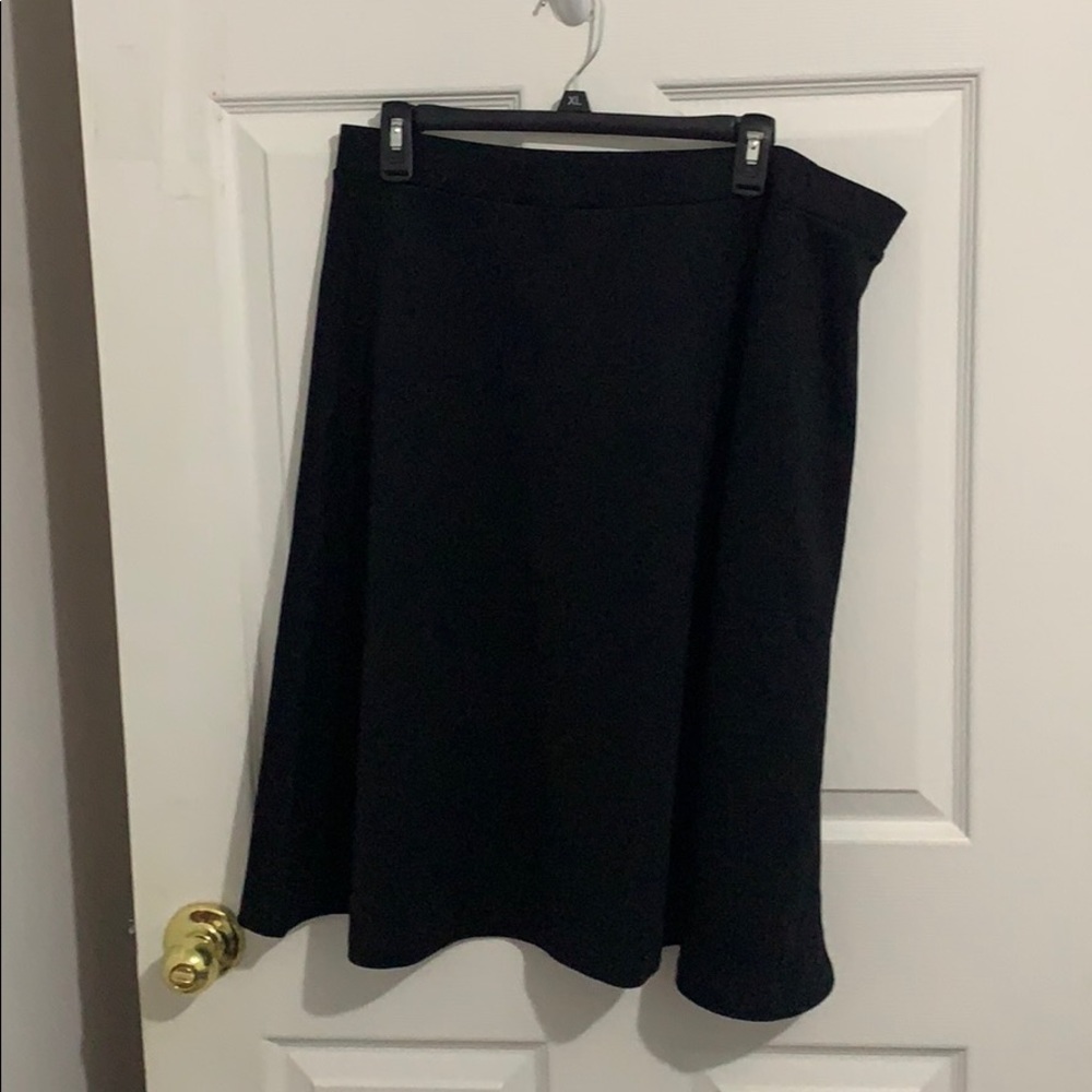 Women’s black knit skirt